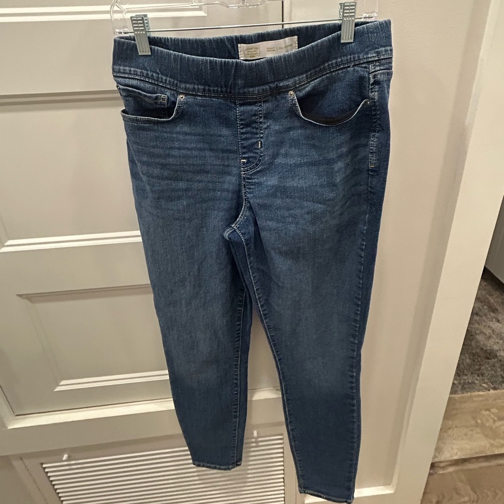 Levi's Totally Shaping pull-on skinny jeans